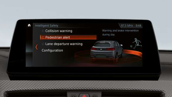 Driving Assistant Plus della BMW X2 M35i SUV F39 Driving Assistant Plus BMW X2 M35i SUV 2018 F39 interni plancia strumenti