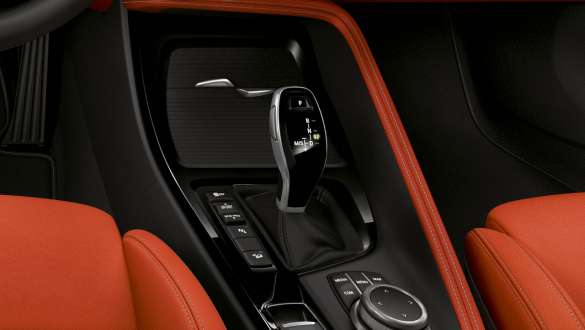 Cambio sportivo della BMW X2 M35i SUV F39 Cambio sportivo della BMW X2 M35i SUV F39 abitacolo