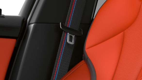 Cinture di sicurezza M F40. Interni della Nuova BMW M135i xDrive con cinture di sicurezza M F40.
