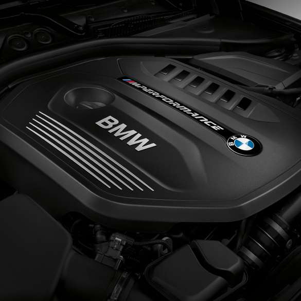 Motore benzina M TwinPower Turbo a 6 cilindri della BMW M240i Coupé F22 Motore benzina M TwinPower Turbo a 6 cilindri della BMW M240i Coupé F22 2017 Sunset Orange metallizzato