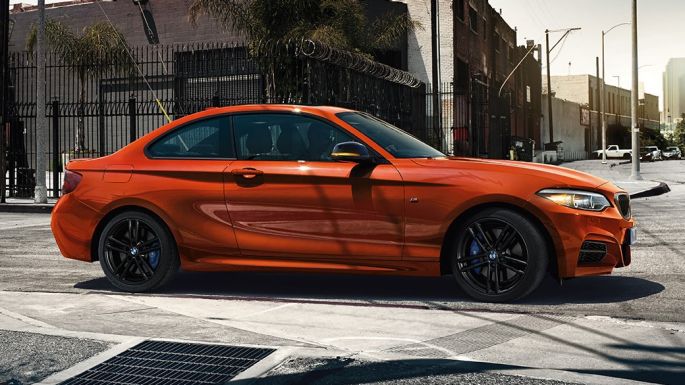 Design della BMW M240i Coupé F22 Design della BMW M240i Coupé F22 2017 Sunset Orange metallizzato, vista laterale