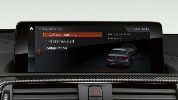 Driving Assistant delle Automobili BMW Serie 2 Coupé M F87 Driving Assistant delle Automobili BMW Serie 2 Coupé M F87 2018, abitacolo in primo piano