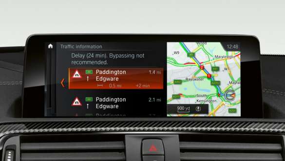 Real Time Traffic Information delle Automobili BMW Serie 2 Coupé M F87 Real Time Traffic Information delle Automobili BMW Serie 2 Coupé M F87 2018, primo piano degli interni