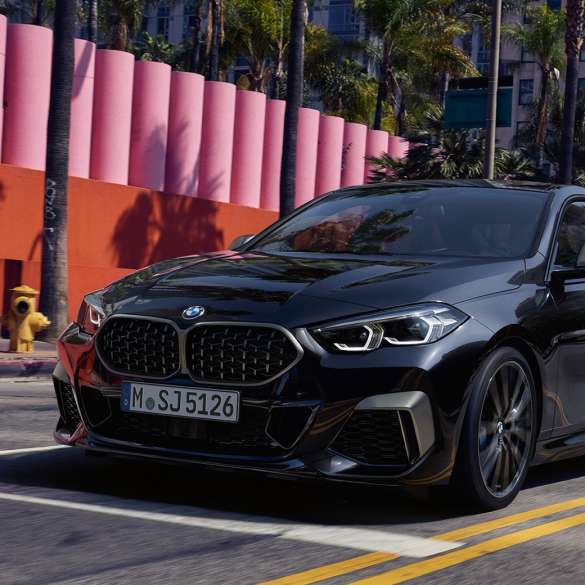 Design degli esterni della BMW M235i xDrive Gran Coupé F44 Design degli esterni della BMW M235i xDrive Gran Coupé 2020 Black Sapphire metallizzato, F44 vista frontale