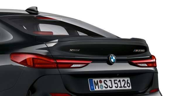 Spoiler posteriore M della BMW M235i xDrive Gran Coupé F44 Spoiler posteriore M della BMW M235i xDrive Gran Coupé Black Sapphire metallizzato F44, vista posteriore