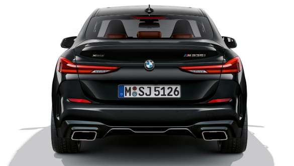 Impianto di scarico specifico M della BMW M235i xDrive Gran Coupé F44 Impianto di scarico specifico M della BMW M235i xDrive Gran Coupé Black Sapphire metallizzato F44, vista posteriore