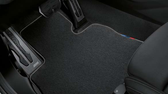 Tappetini in velluto della BMW M235i xDrive Gran Coupé Tappetini in velluto della BMW M235i xDrive Gran Coupé F44, interni