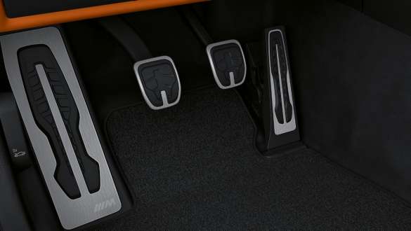 Sistema frenante integrato specifico delle versioni M della BMW M3 Berlina G80 2020 BMW M3 Berlina G80 2020 Sistema frenante integrato specifico delle versioni M Pedali Cockpit