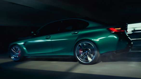 Assetto specifico M della BMW M3 Berlina G80 2020 BMW M3 Berlina G80 2020 Isle of Man Green Assetto specifico M Vista laterale