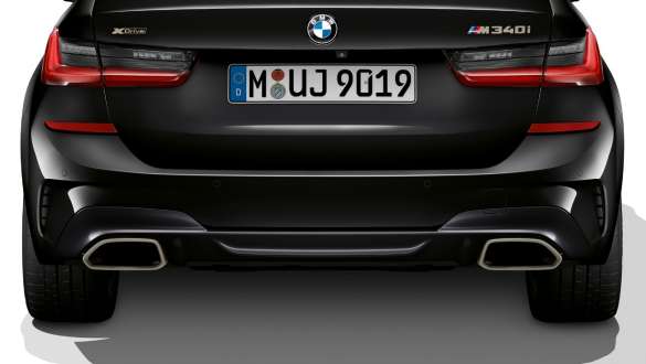 Terminali di scarico esclusivi BMW M340i xDrive Touring, modanature esclusive dei terminali di scarico