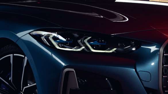 Pacchetto aerodinamico M della BMW M440i xDrive Coupé G22 2020 BMW M440i xDrive Coupé G22 2020 Pacchetto aerodinamico M Primo piano della grembialatura anteriore