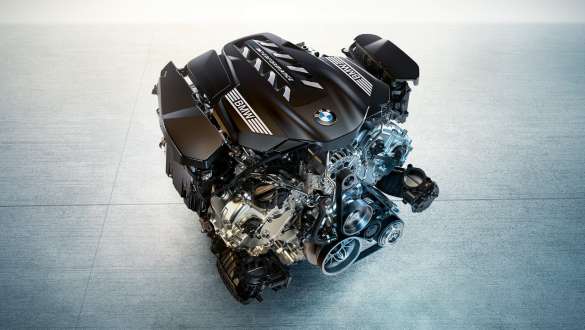 Motore benzina a 8 cilindri BMW M TwinPower Turbo della BMW M550i xDrive G30 2020 Motore benzina BMW M TwinPower Turbo da 8 cilindri della BMW M550i xDrive Berlina G30 LCI Facelift 2020