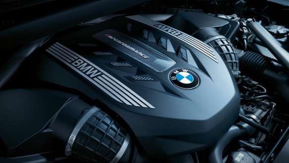 Motore benzina a 8 cilindri BMW TwinPower Turbo. BMW X6 M50i con motore a benzina a 8 cilindri BMW TwinPower Turbo.