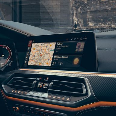 Nuova BMW X6 M50i, cockpit Nuova BMW X6 M50i, cockpit, orientato al guidatore.