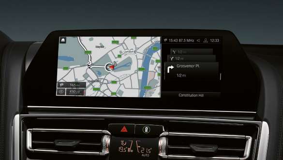 BMW Live Cockpit Professional F91. Automobili BMW Serie 8 Cabrio M con BMW Live Cockpit Professional F91.
