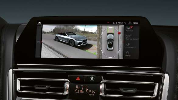 Parking Assistant Plus F91. Automobili BMW Serie 8 Cabrio M con Parking Assistant Plus F91.