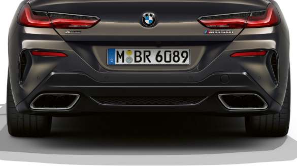 Terminali di scarico su entrambi i lati G14. BMW M850i xDrive Cabrio con terminali di scarico su entrambi i lati G14.
