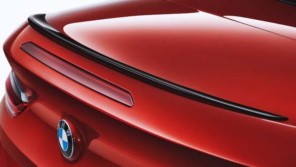 Spoiler posteriore M nero F91. BMW M8 Competition Cabrio con spoiler posteriore M nero F91.