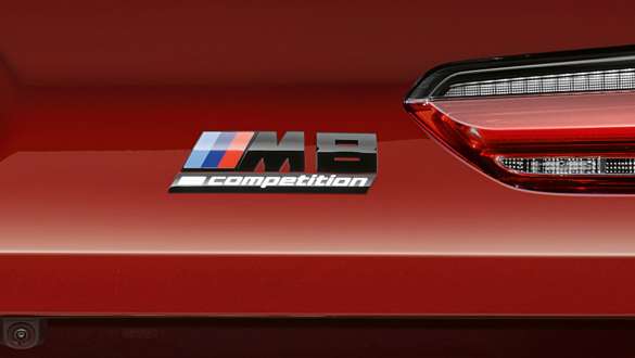 Scritta M8 Competition F91. Scritta M8 Competition della BMW M8 Competition Cabrio F91.