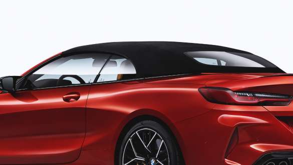 Capote in stoffa nera F91. BMW M8 Competition Cabrio con capote in stoffa nera F91.
