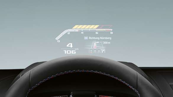Head-Up Display specifico M F92. Automobili BMW Serie 8 Coupé M con Head-Up Display specifico M F92.