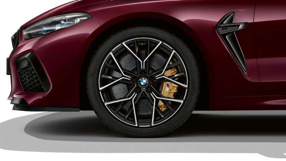 Freno M configurabile BMW M8 Competition Gran Coupé F93 Freno M configurabile della BMW M8 Competition Gran Coupé F93 2020 BMW Individual Ametrin metallizzato, vista laterale