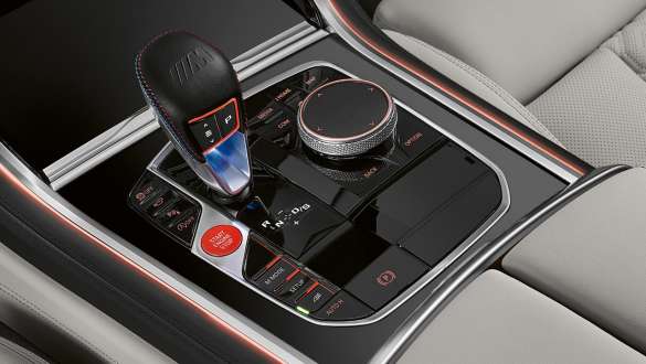 BMW M8 Competition Gran Coupé con cambio Steptronic M a 8 rapporti F93. BMW M8 Competition Gran Coupé con cambio a 8 rapporti M Steptronic F93 2020, ambiente interno