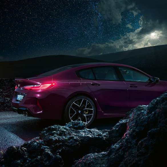 BMW M8 Competition Gran Coupé, vista laterale BMW M8 Competition Gran Coupé F93 2020 BMW Individual Ametrin metallizzato, vista laterale