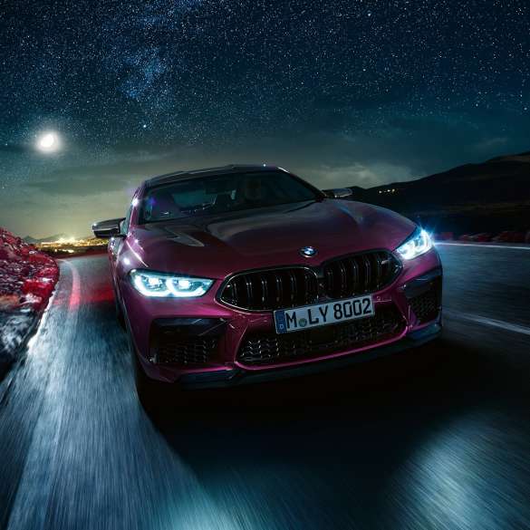 BMW M8 Competition Gran Coupé, vista frontale in movimento F93 BMW M8 Competition Gran Coupé F93 2020 BMW Individual Ametrin metallizzato, vista frontale in movimento