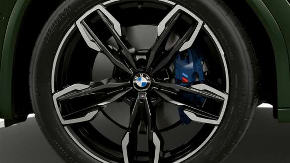 Freni sportivi M della BMW X3 M40i M40d G01 LCI Facelift 2021 BMW X3 M40i M40d G01 LCI Facelift 2021 Malachit Green metallizzato Freni sportivi M Primo piano ruota