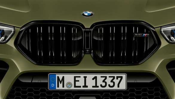 Calandra frontale specifica M della BMW X6 M Competition F96 Air Breather M della BMW X6 M Competition F96 2020 SUV Vernice esclusiva BMW Individual Urban Green, esterni