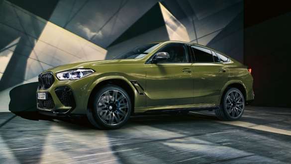 BMW X6 M Competition con M xDrive F96 BMW X6 M Competition con M xDrive Vernice esclusiva BMW Individual Urban Green F96 2020 SUV, vista laterale
