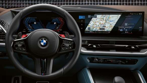 Concetto di visualizzazione tipicamente M grazie al BMW Operating System 8 Concetto di visualizzazione BMW tipicamente M della BMW XM G09 grazie al BMW Operating System 8.