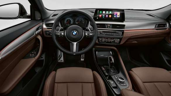 Cockpit della BMW X2 SUV F39 Cockpit con Active Cruise Control con funzione Stop&Go della BMW X2 SUV 2020 F39 interni