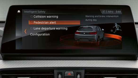 Driving Assistant Plus della BMW X2 F39 Driving Assistant Plus della BMW X2 2018 F39 interni plancia portastrumenti
