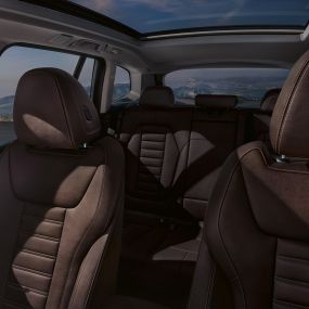 Sedili sportivi in pelle “Vernasca“ Mocha della BMW iX3 G08 Sedili sportivi in pelle “Vernasca“ Mocha della BMW iX3 G08 2020 abitacolo