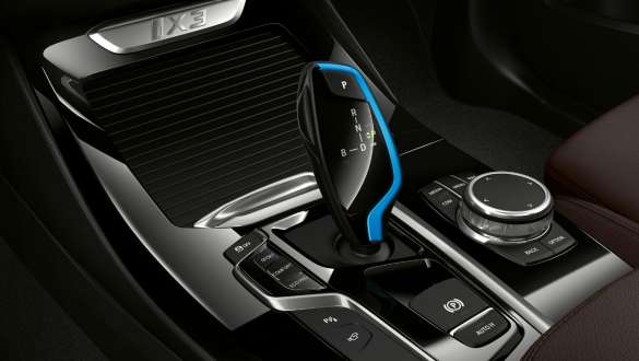 Assetto adattivo della BMW iX3 G08 Assetto adattivo M della BMW iX3 G08 2020 interni leva selezione marce