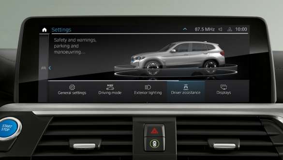 Driving Assistant Professional della BMW iX3 G08 Driving Assistant Professional della BMW iX3 G08 2020 Control Display abitacolo