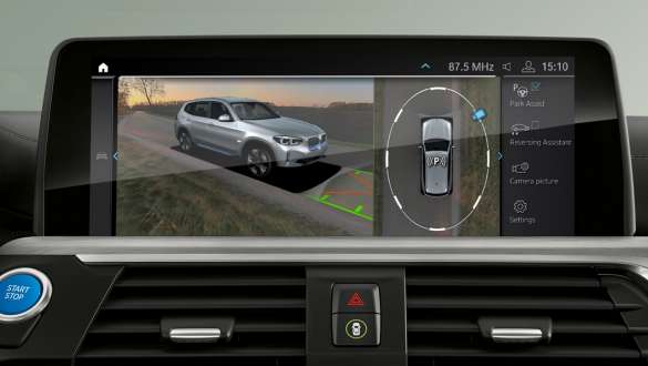 Parking Assistant Plus della BMW iX3 G08 Parking Assistant Plus della BMW iX3 G08 2020 Control Display interni