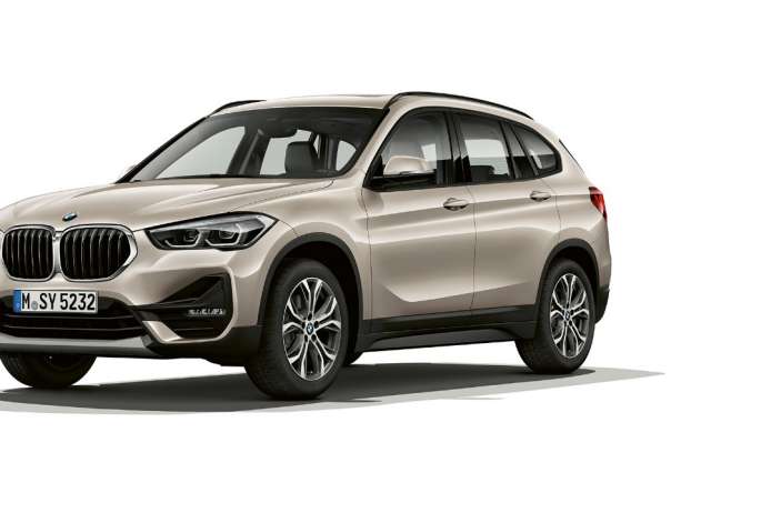 BMW X1, Versione Advantage, vista anteriore a tre quarti BMW X1, Versione Advantage, vista anteriore a tre quarti, ripresa in studio fotografico