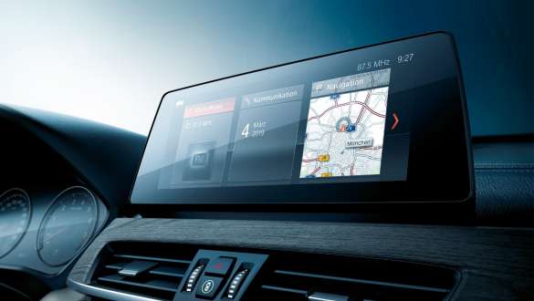 BMW X1, concetto di visualizzazione e gestione. F48 BMW X1, interni con primo piano del concetto di visualizzazione e gestione. F48