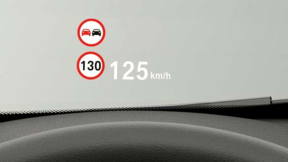 BMW X1, BMW Head-Up Display F48 BMW X1, interni con primo piano del BMW Head-Up Display. F48