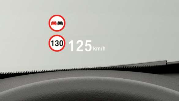 BMW X1 F48 BMW Head-Up Display BMW X1 F48 LCI interni con primo piano del BMW Head-Up Display