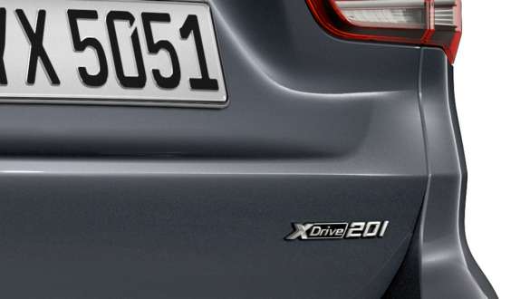 BMW X1 F48 BMW xDrive Logo BMW X1 F48 LCI Primo piano del logo BMW xDrive nel posteriore