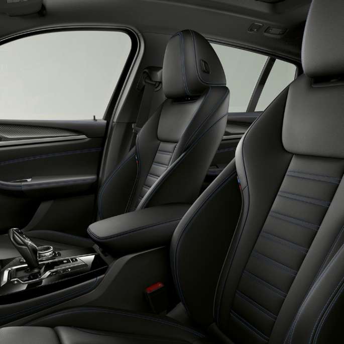 Rivestimenti della BMW X4 versione M Sport G02 Rivestimenti della BMW X4 xDrive30i versione M Sport G02 2018 abitacolo