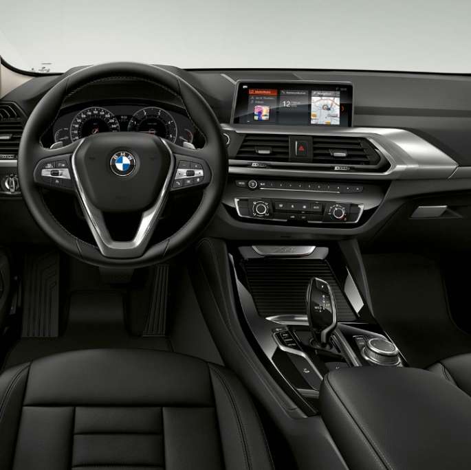Cockpit della BMW X4 Versione Advantage G02 Cockpit della BMW X4 xDrive20d Versione Advantage G02 2018 Abitacolo