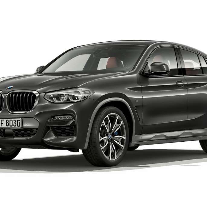 Vista anteriore a tre quarti della BMW X4 Versione M Sport X G02 BMW X4 xDrive30i versione M Sport X G02 2018 Sophisto Grey brilliant effect vista posteriore a tre quarti