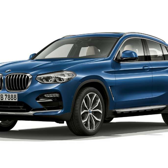 Vista anteriore a tre quarti BMW X4 Versione xLine G02 BMW X4 xDrive20d Versione xLine G02 2018 Phytonic Blue Vista anteriore a tre quarti