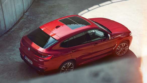 BMW X4 con prospettiva a volo di uccello G02 BMW X4 M40i G02 2018 Flamenco Red brilliant effect con prospettiva a volo di uccello