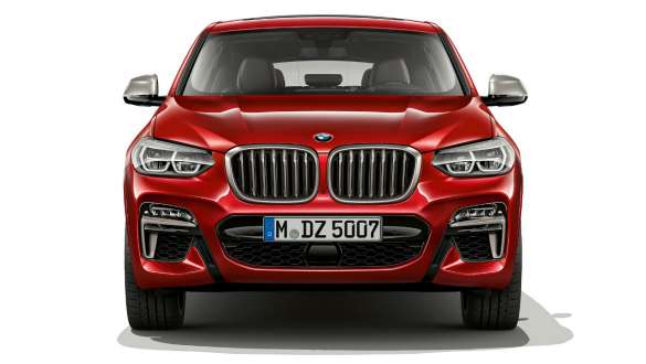 Cofano motore e doppio rene BMW X4 G02 Cofano motore e doppio rene della BMW X4 M40i G02 2018 Flamenco Red brilliant effect Vista anteriore